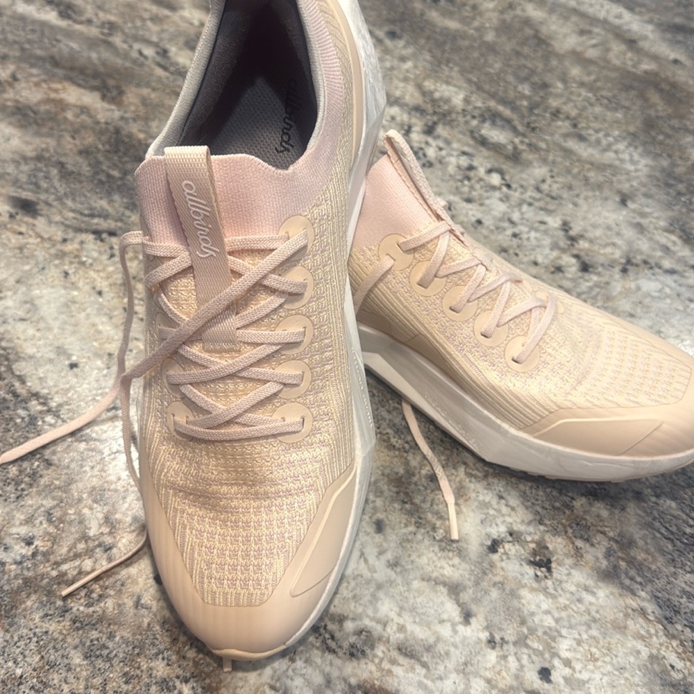 Tree Flyer 2 Lace Up Running Shoes, Peach. Never worn.